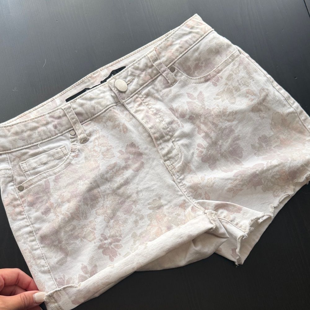 HARPER DENIM Cottage Denim Floral Patterned Shorts 30 Cottage Vintage Faded